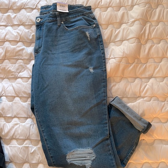 Never worn crop denim. - Picture 1 of 4